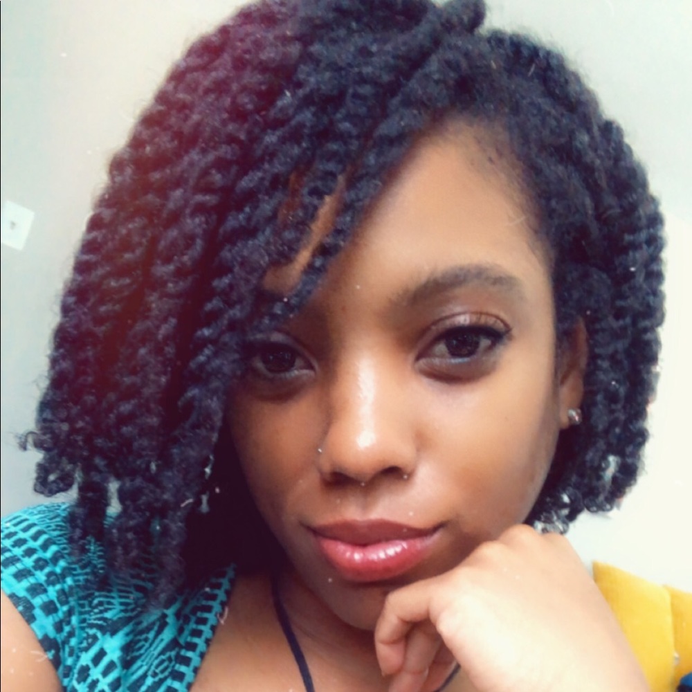 Meet your Posher, Adrienne